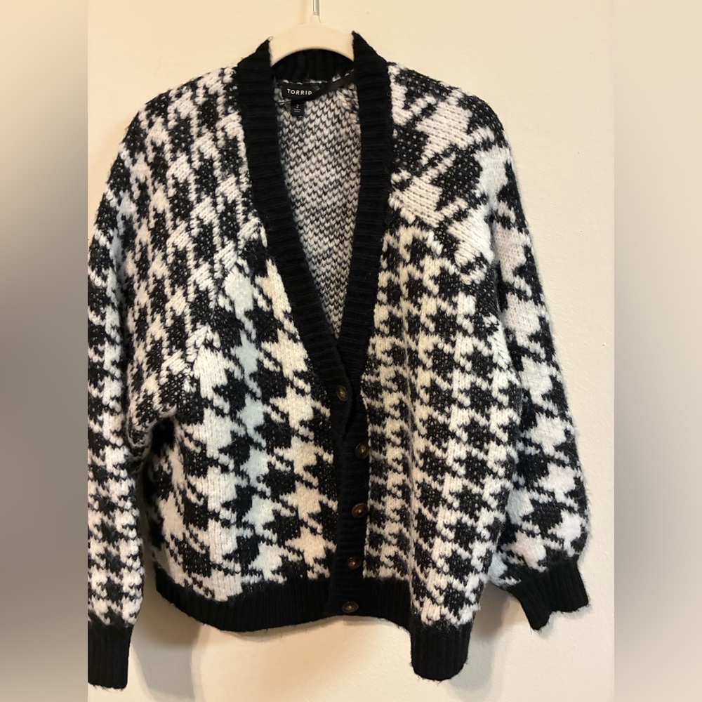 Torrid Black and White Houndstooth Cardigan